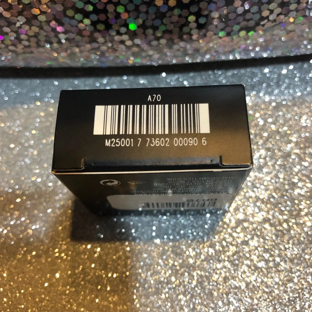 BNIB! MAC Eyeshadow single in Amber Lights Frost